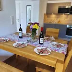 Frankenherz-apartments - Premium Mit Terrasse, Nahe Playmobil-funpark & Zur Messe, Self-check-in Grosshabersdorf
