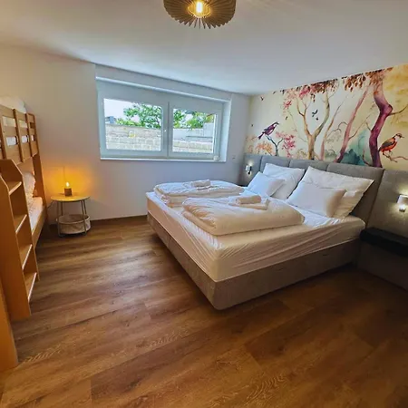 Apartment Frankenherz-apartments - Premium Mit Terrasse, Nahe Playmobil-funpark & Zur Messe, Self-check-in