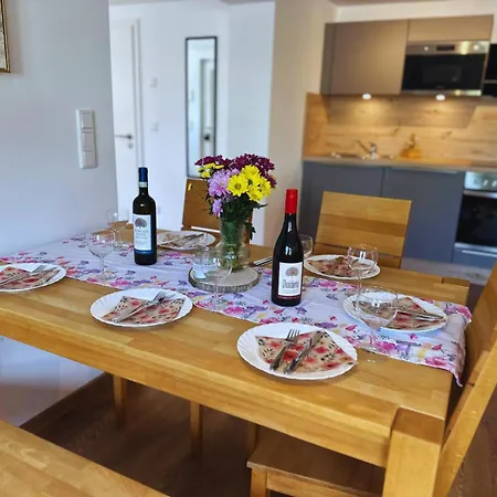 Frankenherz-apartments - Premium Mit Terrasse, Nahe Playmobil-funpark & Zur Messe, Self-check-in Grosshabersdorf